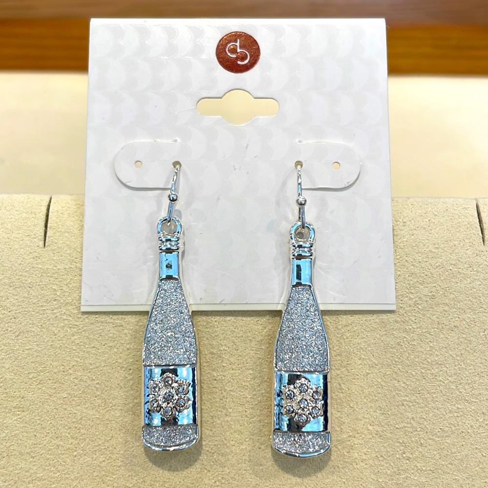 Dress Barn Silver Champagne 🍾 Bottle Pendant Earrings BRAND NEW